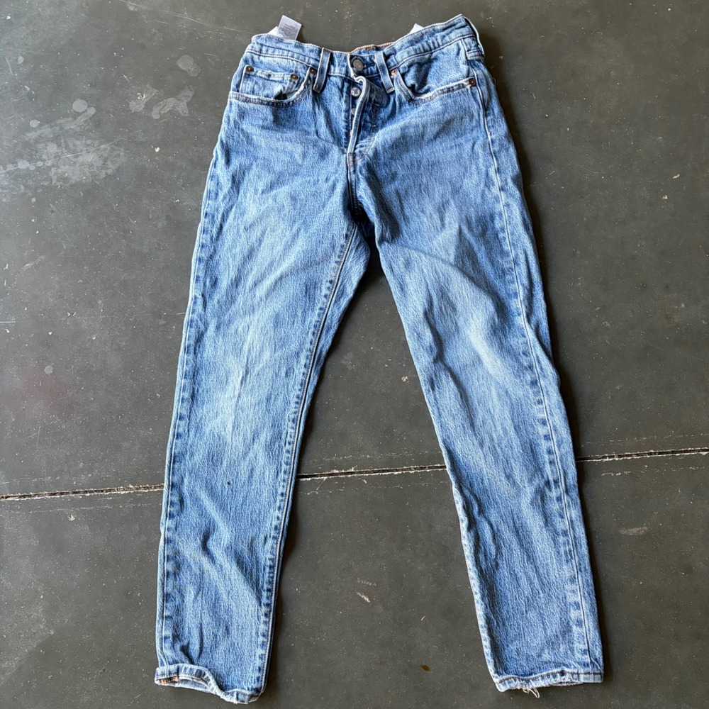 Levis 501 Original Fit Jeans Medium Wash Blue Denim Button Fly W26 L28